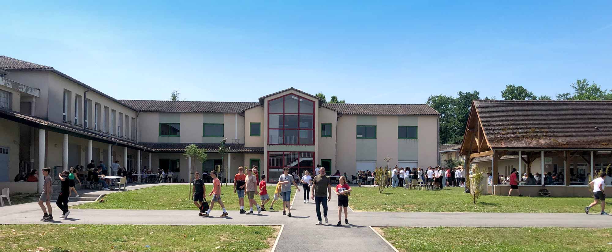 Collège lycée professionnel Le Cluzeau près de Bergerac direction Eymet et Marmande